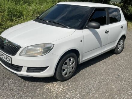 Шкода Фабия 2011 в Сваляве на Automoto.ua Белый Шкода Фабия, объемом двигателя 1.6 л и пробегом 270 тыс. км за 4800 $, фото 1 на Automoto.ua