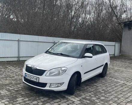 Белый Шкода Фабия, объемом двигателя 1.6 л и пробегом 307 тыс. км за 5150 $, фото 1 на Automoto.ua