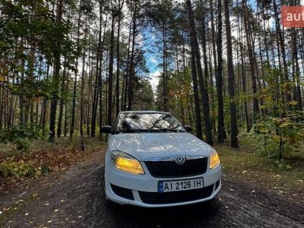 Белый Шкода Фабия, объемом двигателя 1.6 л и пробегом 255 тыс. км за 4400 $, фото 1 на Automoto.ua
