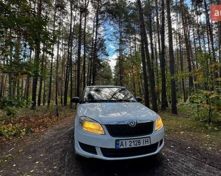 Білий Шкода Фабія, об'ємом двигуна 1.6 л та пробігом 255 тис. км за 4400 $, фото 1 на Automoto.ua