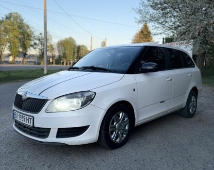 Белый Шкода Фабия, объемом двигателя 1.6 л и пробегом 280 тыс. км за 5400 $, фото 1 на Automoto.ua