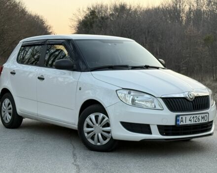 Белый Шкода Фабия, объемом двигателя 1.4 л и пробегом 300 тыс. км за 3950 $, фото 1 на Automoto.ua