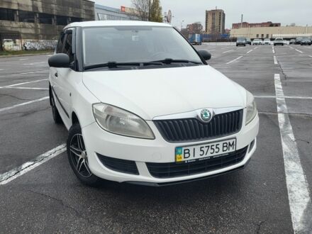 Белый Шкода Фабия, объемом двигателя 1.4 л и пробегом 172 тыс. км за 6200 $, фото 1 на Automoto.ua