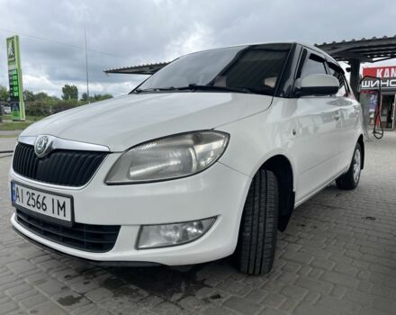 Белый Шкода Фабия, объемом двигателя 1.4 л и пробегом 230 тыс. км за 5200 $, фото 1 на Automoto.ua