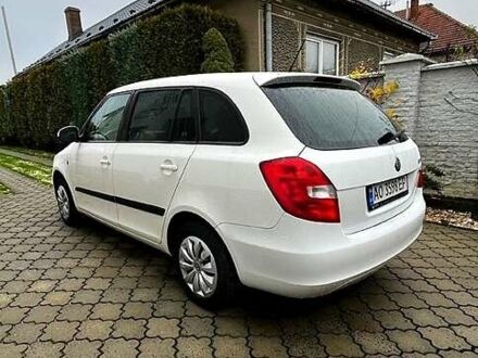 Белый Шкода Фабия, объемом двигателя 1.6 л и пробегом 175 тыс. км за 5800 $, фото 1 на Automoto.ua
