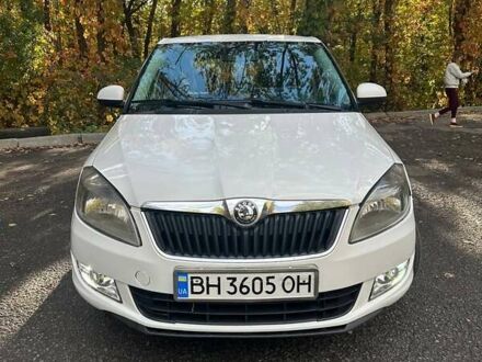 Белый Шкода Фабия, объемом двигателя 1.39 л и пробегом 283 тыс. км за 4900 $, фото 1 на Automoto.ua