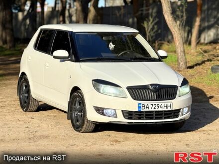 Белый Шкода Фабия, объемом двигателя 1.4 л и пробегом 140 тыс. км за 6100 $, фото 1 на Automoto.ua