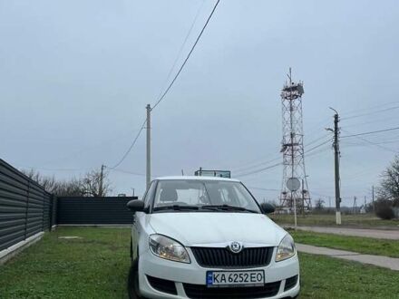 Белый Шкода Фабия, объемом двигателя 1.2 л и пробегом 184 тыс. км за 4700 $, фото 1 на Automoto.ua