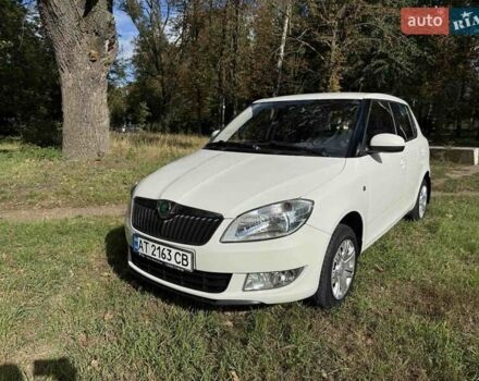 Белый Шкода Фабия, объемом двигателя 1.39 л и пробегом 119 тыс. км за 5950 $, фото 1 на Automoto.ua
