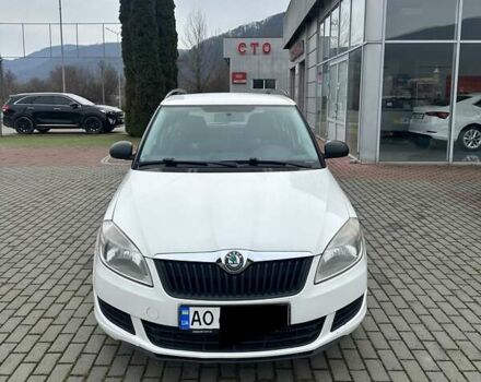 Белый Шкода Фабия, объемом двигателя 1.4 л и пробегом 261 тыс. км за 5199 $, фото 1 на Automoto.ua