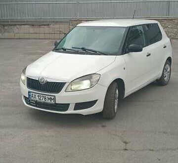 Белый Шкода Фабия, объемом двигателя 1.39 л и пробегом 304 тыс. км за 3950 $, фото 1 на Automoto.ua