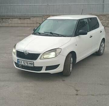 Білий Шкода Фабія, об'ємом двигуна 1.39 л та пробігом 304 тис. км за 3950 $, фото 1 на Automoto.ua