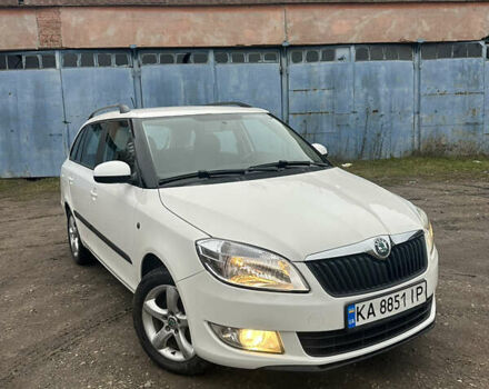 Белый Шкода Фабия, объемом двигателя 1.2 л и пробегом 180 тыс. км за 5500 $, фото 1 на Automoto.ua