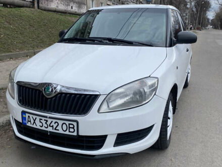 Шкода Фабия 2012 в Каменское - Днепродзержинск на Automoto.ua Белый Шкода Фабия, объемом двигателя 1.39 л и пробегом 188 тыс. км за 5200 $, фото 1 на Automoto.ua