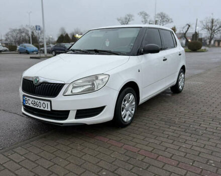 Белый Шкода Фабия, объемом двигателя 1.6 л и пробегом 270 тыс. км за 5650 $, фото 1 на Automoto.ua
