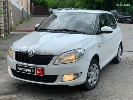 Шкода Фабия 2012 в Виннице на Automoto.ua Белый Шкода Фабия, объемом двигателя 1.4 л и пробегом 235 тыс. км за 5890 $, фото 1 на Automoto.ua