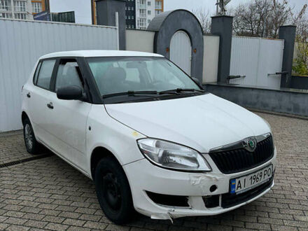 Белый Шкода Фабия, объемом двигателя 1.2 л и пробегом 305 тыс. км за 4100 $, фото 1 на Automoto.ua
