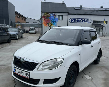 Белый Шкода Фабия, объемом двигателя 1.2 л и пробегом 182 тыс. км за 4200 $, фото 1 на Automoto.ua