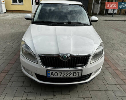 Белый Шкода Фабия, объемом двигателя 1.2 л и пробегом 243 тыс. км за 6000 $, фото 1 на Automoto.ua