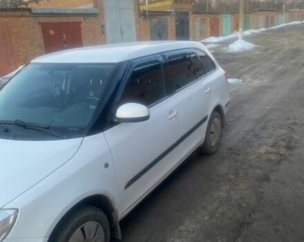 Белый Шкода Фабия, объемом двигателя 1.4 л и пробегом 210 тыс. км за 5500 $, фото 1 на Automoto.ua