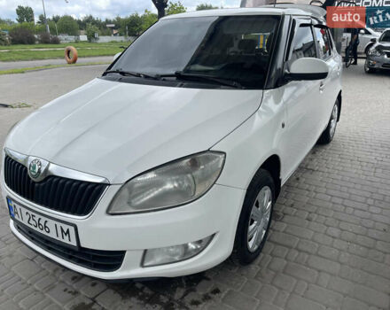Белый Шкода Фабия, объемом двигателя 1.39 л и пробегом 228 тыс. км за 5200 $, фото 1 на Automoto.ua