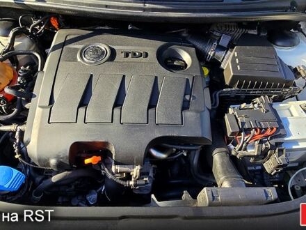 Белый Шкода Фабия, объемом двигателя 1.6 л и пробегом 227 тыс. км за 7500 $, фото 1 на Automoto.ua