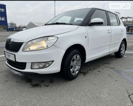 Белый Шкода Фабия, объемом двигателя 1.4 л и пробегом 420 тыс. км за 3400 $, фото 1 на Automoto.ua