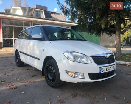Белый Шкода Фабия, объемом двигателя 1.39 л и пробегом 204 тыс. км за 5500 $, фото 1 на Automoto.ua