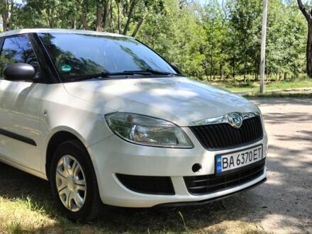 Шкода Фабия 2012 в Кропивницком (Кировограде) на Automoto.ua Белый Шкода Фабия, объемом двигателя 1.6 л и пробегом 244 тыс. км за 5800 $, фото 1 на Automoto.ua