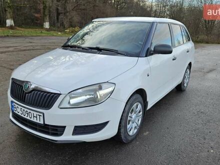 Белый Шкода Фабия, объемом двигателя 1.6 л и пробегом 303 тыс. км за 5600 $, фото 1 на Automoto.ua