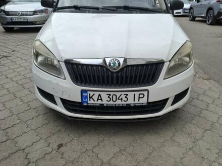 Белый Шкода Фабия, объемом двигателя 1.2 л и пробегом 168 тыс. км за 4700 $, фото 1 на Automoto.ua