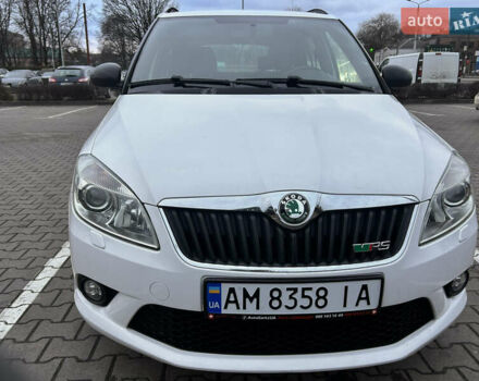 Белый Шкода Фабия, объемом двигателя 1.4 л и пробегом 208 тыс. км за 8800 $, фото 1 на Automoto.ua