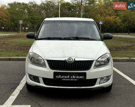 Белый Шкода Фабия, объемом двигателя 1.4 л и пробегом 246 тыс. км за 4500 $, фото 1 на Automoto.ua