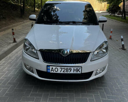 Белый Шкода Фабия, объемом двигателя 1.6 л и пробегом 265 тыс. км за 6100 $, фото 1 на Automoto.ua