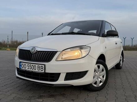 Белый Шкода Фабия, объемом двигателя 1.2 л и пробегом 224 тыс. км за 5200 $, фото 1 на Automoto.ua