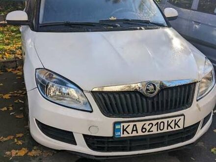 Белый Шкода Фабия, объемом двигателя 1.39 л и пробегом 331 тыс. км за 3900 $, фото 1 на Automoto.ua