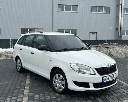 Белый Шкода Фабия, объемом двигателя 1.39 л и пробегом 260 тыс. км за 3999 $, фото 1 на Automoto.ua
