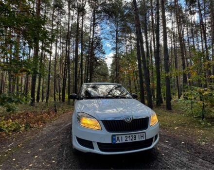 Белый Шкода Фабия, объемом двигателя 1.4 л и пробегом 255 тыс. км за 4300 $, фото 1 на Automoto.ua