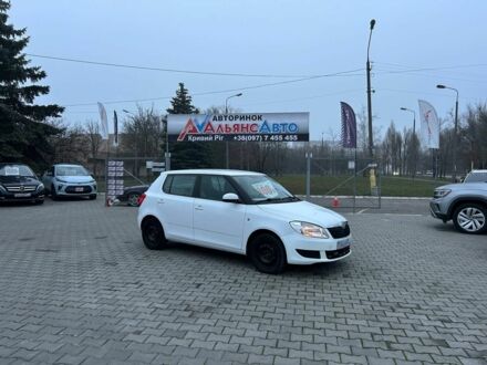 Белый Шкода Фабия, объемом двигателя 1.4 л и пробегом 280 тыс. км за 5400 $, фото 1 на Automoto.ua