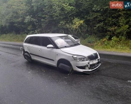 Білий Шкода Фабія, об'ємом двигуна 1.2 л та пробігом 250 тис. км за 2592 $, фото 1 на Automoto.ua