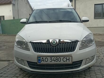 Белый Шкода Фабия, объемом двигателя 1.2 л и пробегом 225 тыс. км за 6350 $, фото 1 на Automoto.ua