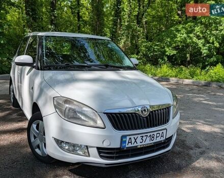 Белый Шкода Фабия, объемом двигателя 1.39 л и пробегом 287 тыс. км за 4950 $, фото 1 на Automoto.ua