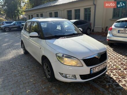 Белый Шкода Фабия, объемом двигателя 1.39 л и пробегом 186 тыс. км за 5200 $, фото 1 на Automoto.ua