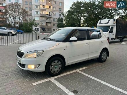 Білий Шкода Фабія, об'ємом двигуна 1.6 л та пробігом 216 тис. км за 6350 $, фото 1 на Automoto.ua
