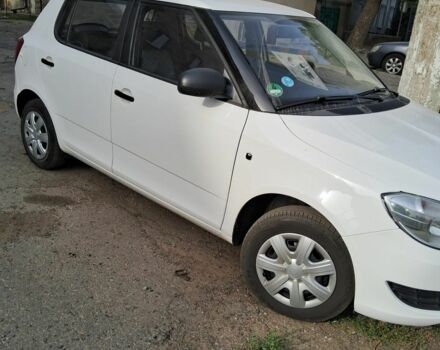 Белый Шкода Фабия, объемом двигателя 1.2 л и пробегом 153 тыс. км за 4300 $, фото 1 на Automoto.ua