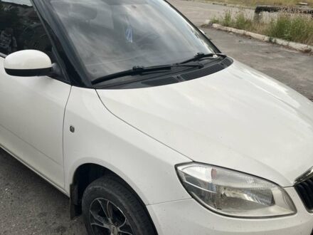 Білий Шкода Фабія, об'ємом двигуна 1.39 л та пробігом 183 тис. км за 7000 $, фото 1 на Automoto.ua