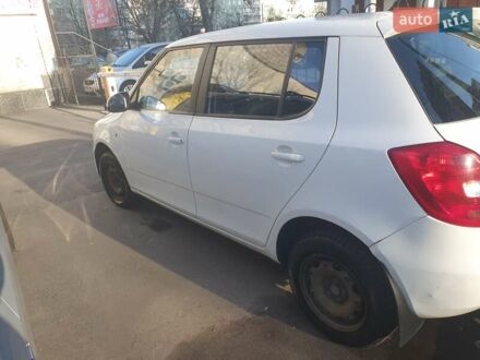 Белый Шкода Фабия, объемом двигателя 1.39 л и пробегом 346 тыс. км за 4750 $, фото 1 на Automoto.ua