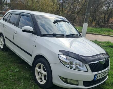 Белый Шкода Фабия, объемом двигателя 1.4 л и пробегом 172 тыс. км за 5000 $, фото 1 на Automoto.ua