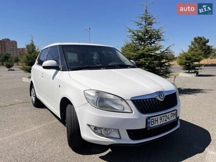 Шкода Фабия 2012 в Одессе на Automoto.ua Белый Шкода Фабия, объемом двигателя 1.39 л и пробегом 176 тыс. км за 5400 $, фото 1 на Automoto.ua