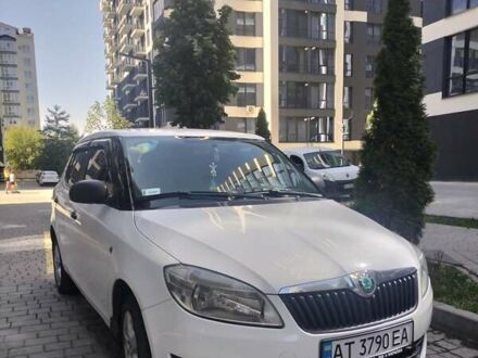 Шкода Фабия 2012 в Тысменице на Automoto.ua Белый Шкода Фабия, объемом двигателя 1.6 л и пробегом 310 тыс. км за 5500 $, фото 1 на Automoto.ua